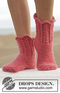 Salsa Lessons / DROPS 154-6 - Knitted DROPS slippers with edge in lace pattern in ”Andes”. Size 35-42