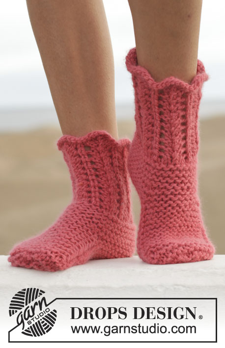 Salsa Lessons / DROPS 154-6 - Knitted DROPS slippers with edge in lace pattern in ”Andes”. 
