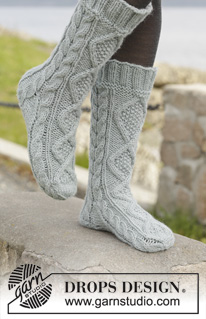 Walk With Me / DROPS 156-51 - Knitted DROPS socks with cables in Nepal. 
Size 35-43