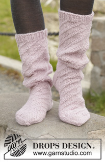 Belinda's Dream Socks / DROPS 156-52 - Knitted DROPS socks with rib and spiral pattern in Nepal. Size 35-43