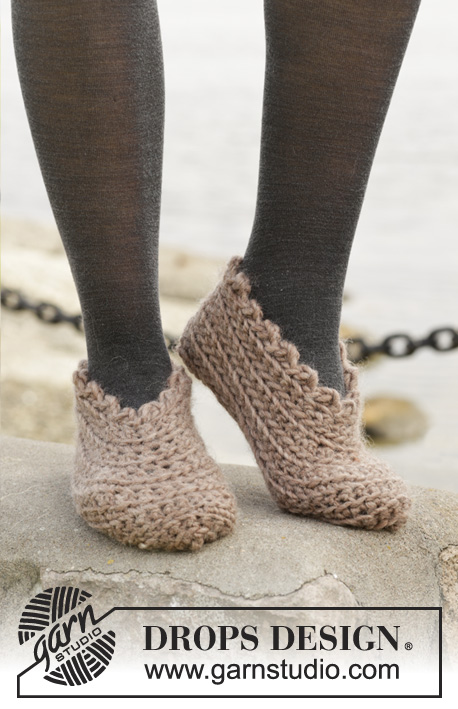 Shifting Sand / DROPS 156-54 - Crochet DROPS slippers in Andes.