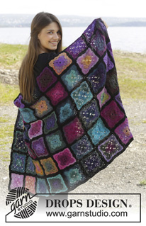 Heartland / DROPS 158-53 - Crochet DROPS blanket with Granny squares in ”Delight” and “Fabel”.