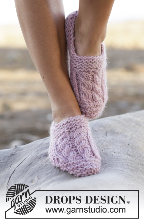 Cozy Spring / DROPS 160-22 - Knitted DROPS slippers in garter st with cables in Andes.