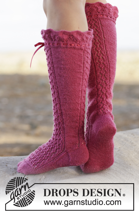 Pernilla / DROPS 160-26 - DROPS ponožky – podkolenky s krajkovým vzorem pletené z příze Fabel. Velikost: 35-43.