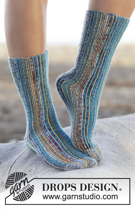 Ocean View / DROPS 161-38 - Knitted DROPS socks worked sideways in garter st in ”Fabel”. Size 35-42