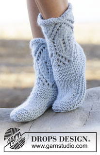 North Shore / DROPS 161-40 - Knitted DROPS slippers in garter st with lace pattern in ”Snow”. Size 35 - 42