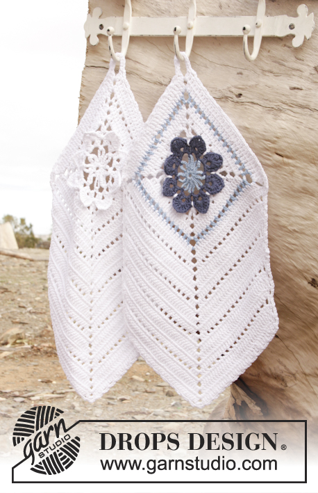 Granny's Favorites / DROPS 162-36 - Gehaakte DROPS handdoek met bloemenvierkantjes van ”Cotton Light”.