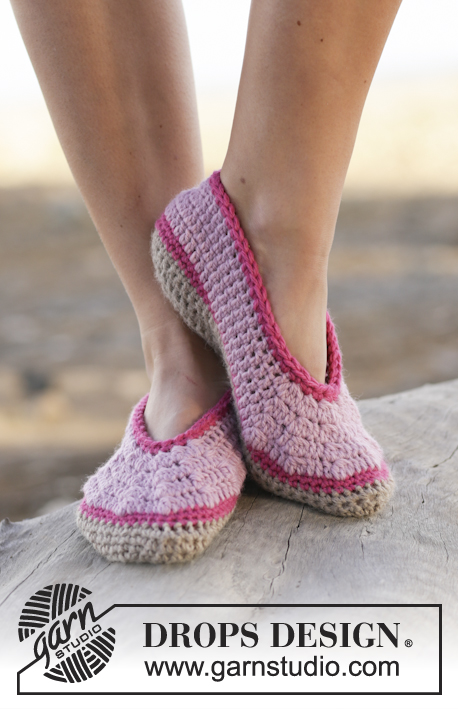 Rose Petals / DROPS 162-9 - Crochet DROPS slippers in Nepal.