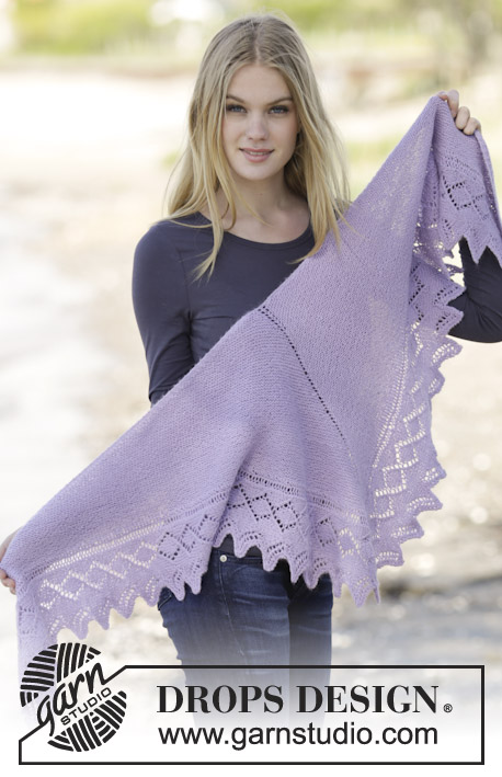 Lavendula / DROPS 165-15 - Knitted DROPS shawl in garter st with edge in lace pattern in ”Alpaca”.