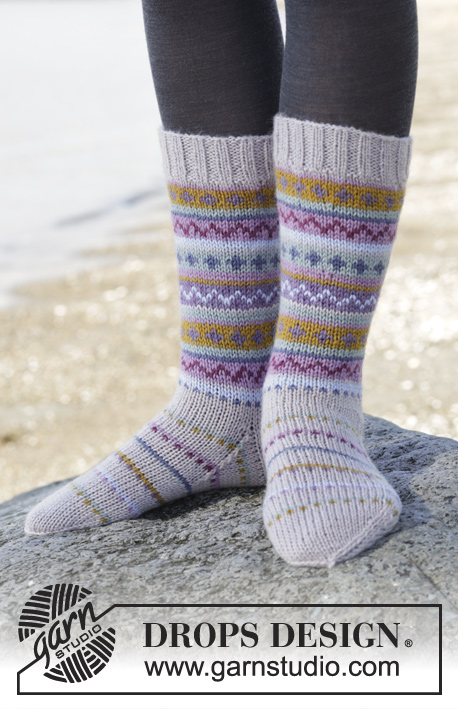 Sweet As Candy Socks / DROPS 165-6 - Knitted DROPS socks with multi-coloured pattern in borders in ”Karisma”. Size 35-46