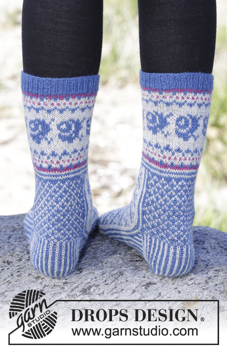 Winter Heirloom / DROPS 165-7 - Knitted DROPS socks with diagonal pattern in Fabel. Size 35-43