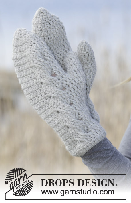Snowdrift Gloves / DROPS 166-31 - Luvas sem dedos DROPS em croché com tranças, em “Nepal”.