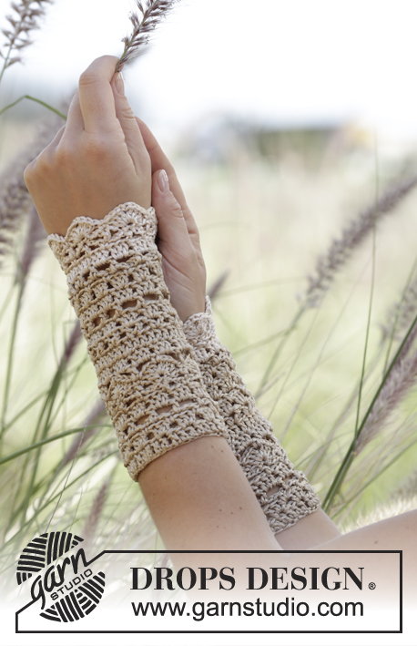 Troy / DROPS 167-9 - Crochet DROPS wrist warmers with fans and lace pattern in ”Cotton Viscose”.