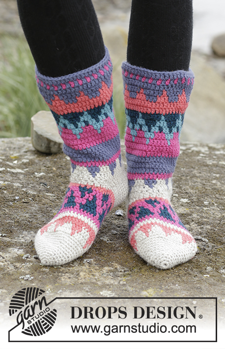 Colorful Winter / DROPS 172-16 - Heklede DROPS sokker i ”Nepal” med flerfarget mønster. Str 35 – 43.