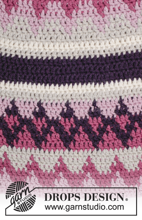 Pink Maze / DROPS 172-9 - Cappello, scaldacollo e guanti DROPS lavorati all’uncinetto con motivo multicolore in “Nepal”.