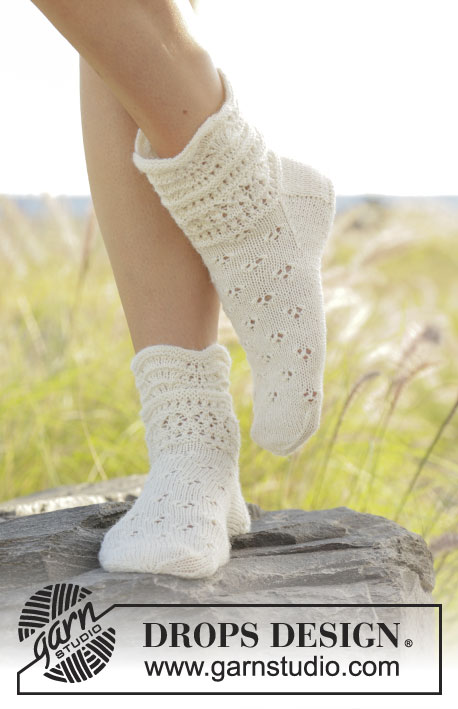 Almost Spring / DROPS 178-25 - Knitted socks with lace pattern and wave pattern in DROPS
