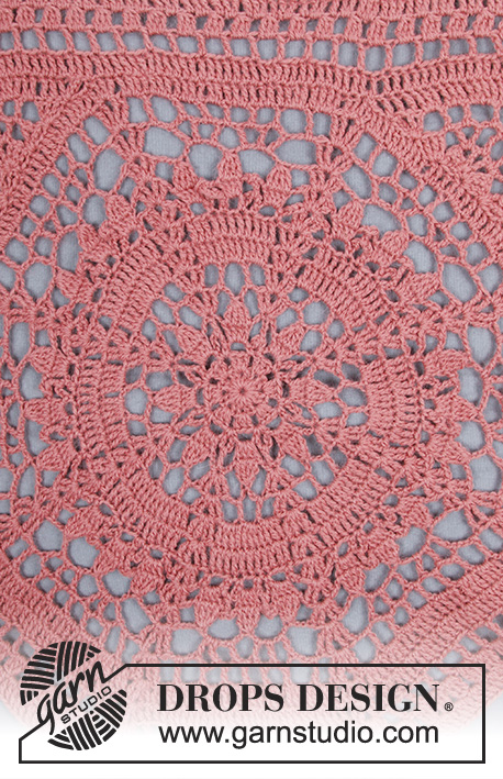 Flowering Heart / DROPS 183-21 - Crocheted sweater with octagon and lace pattern. Sizes S - XXXL.
The piece is worked in DROPS Puna.