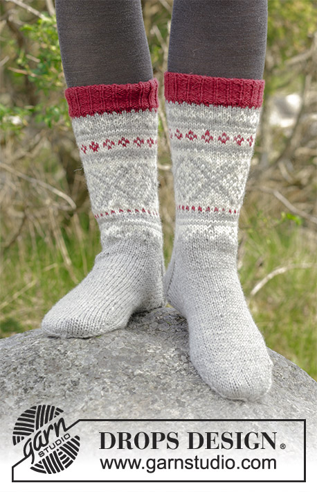 Narvik Socks / DROPS 183-4 - Meias em tricô, com jacquard nórdico. Do 35 ao 46.
Tricotam-se em DROPS Karisma.