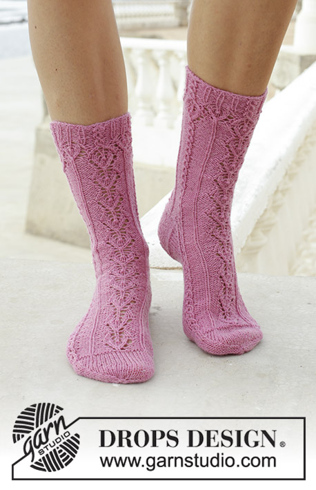 Viking Heart / DROPS 189-21 - Knitted socks with lace pattern and small cables. Size 35-43. Piece is knitted in DROPS Fabel.