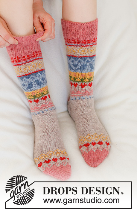 Enchanted Socks / DROPS 189-23 - Strikkede sokker med flerfarget mønster. Størrelse 35 - 43. Arbeidet er strikket i DROPS Nord