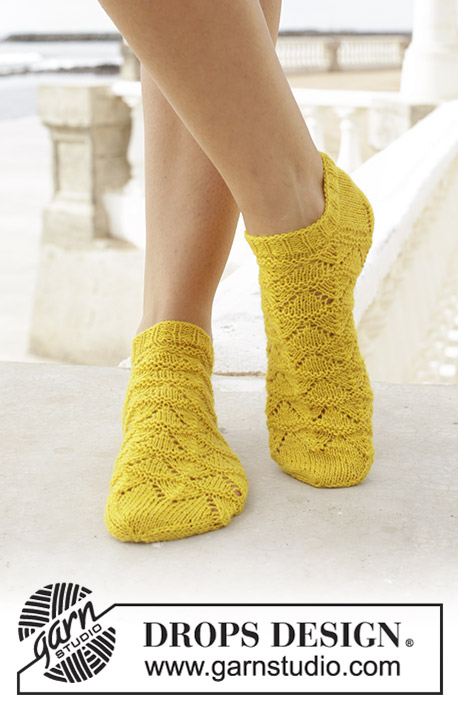 Sun Dance / DROPS 189-24 - Strikkede sokker med hullmønster. Størrelse 35 - 43. Arbeidet er strikket i DROPS Flora