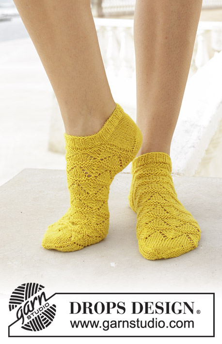 Sun Dance / DROPS 189-24 - Strikkede sokker med hullmønster. Størrelse 35 - 43. Arbeidet er strikket i DROPS Flora