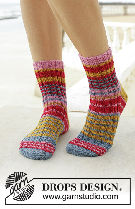 Colour Invasion / DROPS 189-31 - Pruhované ponožky pletené pružným vzorem z příze DROPS Fabel. Velikost 35-43.