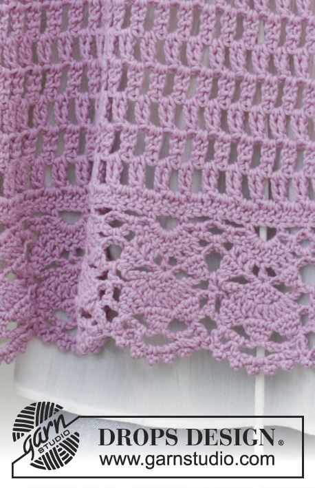 French Lavender / DROPS 191-35 - Virkad sjal med hålmönster och solfjädrar. Arbetet är virkat i DROPS Cotton Merino