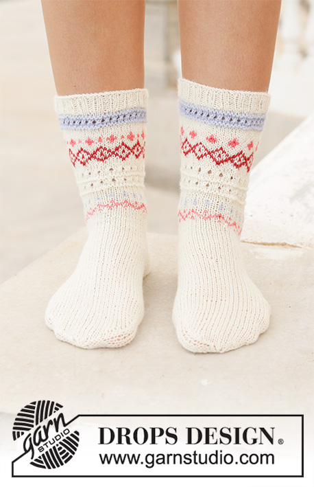 Relaxing in Reykjavik Socks / DROPS 198-17 - Ponožky s norským vzorem pletené z příze DROPS Flora nebo DROPS Fabel. Velikost 35 až 43
