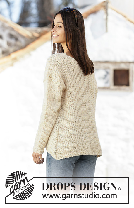 Freedom Found / DROPS 201-23 - Knitted jumper in DROPS Alpaca and DROPS Brushed Alpaca Silk. Piece is knitted with texture at an angle with V-neck, top down. Size: S - XXXL
