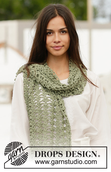 Green Meadow / DROPS 202-39 - Crocheted stole in DROPS Belle. Piece is crocheted with fan pattern.