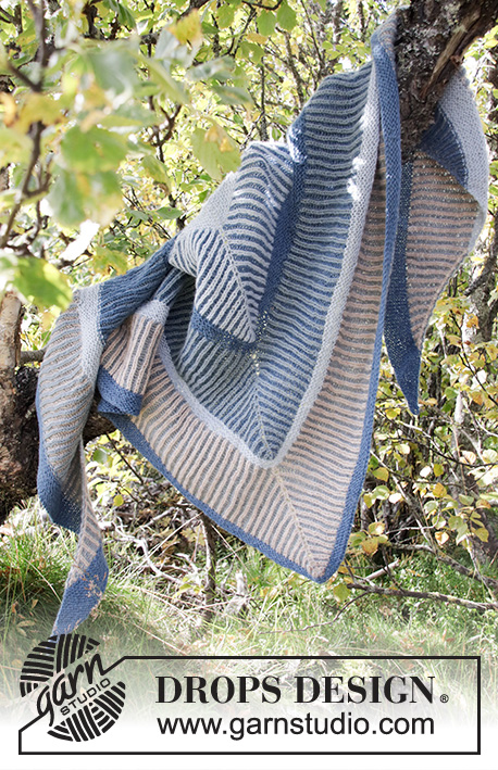 Sandstone Wrap / DROPS 203-16 - Xaile tricotado de cima para baixo com riscas e canelado inglês bicolor, em DROPS Alpaca.