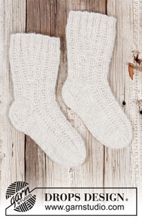 Free patterns - Women's Socks & Slippers / DROPS 203-31