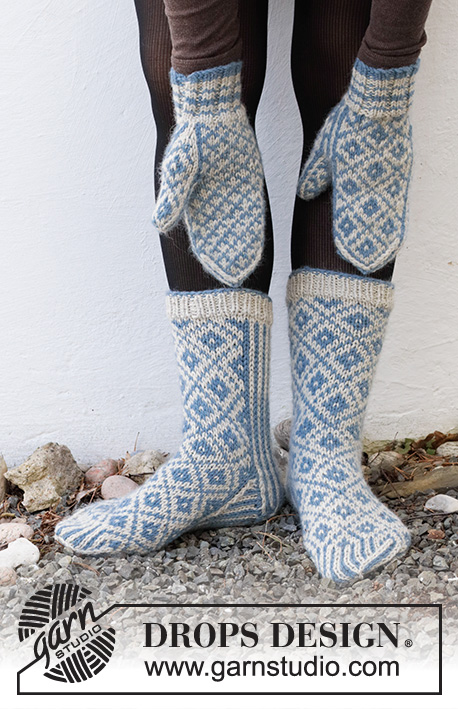Fjord Mosaic Set / DROPS 214-54 - Knitted mittens and socks with Nordic pattern in DROPS Nepal.
Mitten sizes S/M – M/L. Sock sizes 35 – 43 = US 5 – 10 1/2.