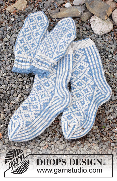 Fjord Mosaic Set / DROPS 214-54 - Knitted mittens and socks with Nordic pattern in DROPS Nepal.
Mitten sizes S/M – M/L. Sock sizes 35 – 43.