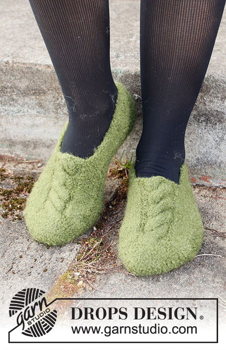 Tip Toe Holiday / DROPS 214-64 - Knitted and felted slippers with cables in DROPS Alaska. Piece is worked back and forth in one piece and sewn together before felting. Size: 35-46 = US 4 1/2-13 1/2. Theme: Christmas