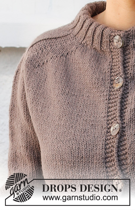 Country Muse Cardigan / DROPS 216-39 - Sweter rozpinany na drutach, przerabiany od góry do dołu, z podwójnym wykończeniem dekoltu i rękawami typu saddle shoulder, z włóczki DROPS Lima. Od S do XXXL.