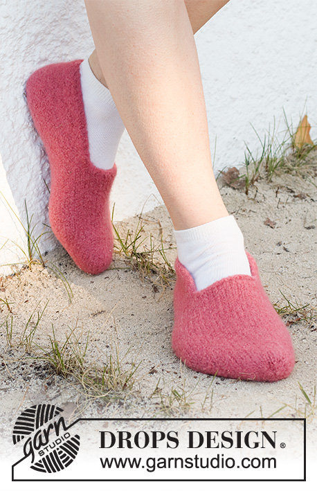 Tiptoe Kiss / DROPS 223-48 - Knitted and felted slippers in DROPS Alaska. Size 35-44 = US 4 1/2-12.