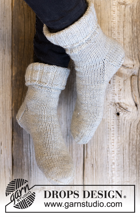 Winter Wander / DROPS 224-30 - Gebreide sokken voor heren in 2 draden DROPS Fabel. Maten 38 - 46.