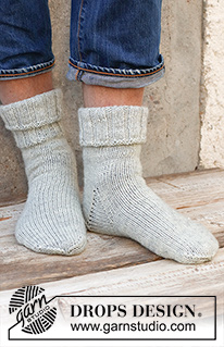 Winter Wander / DROPS 224-30 - Strikkede sokker til herre i 2 tråde DROPS Fabel. Størrelse 38 - 46.