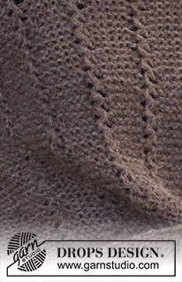 Lakeside Trails Sweater / DROPS 226-7 - Sweter na drutach przerabiany 2 nitkami włóczki DROPS Air, ze ściegiem francuskim, ażurowym i podwójnym wykończeniem dekoltu. Od XS do XXL.