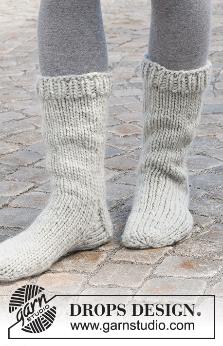 Staying In / DROPS 227-57 - Knitted socks in DROPS SNOW. The piece is worked in stocking stitch with ribbed edges. Sizes 35 - 43.