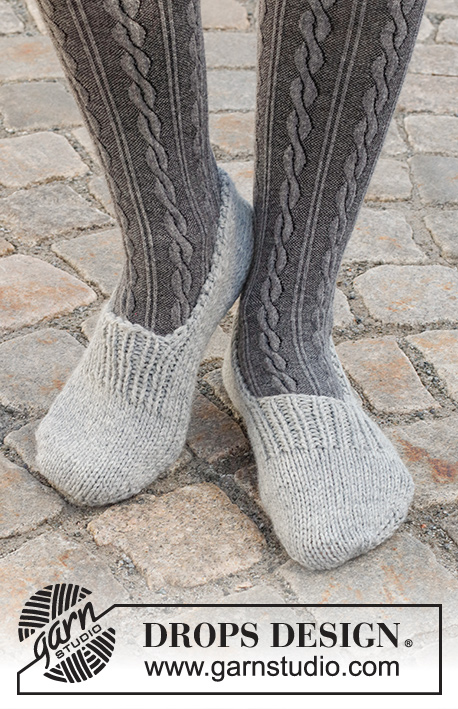 Grandma's Softies / DROPS 227-58 - Knitted slippers in DROPS Alaska. The piece is worked in stockinette stitch with ribbed edges. Sizes 35 – 43 = US 4 1/2 – 12 1/2.