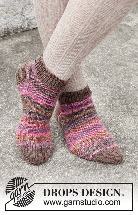 Chocolate Cherry Strollers / DROPS 227-63 - Knitted socks in DROPS Fabel. Sizes 35 – 43.