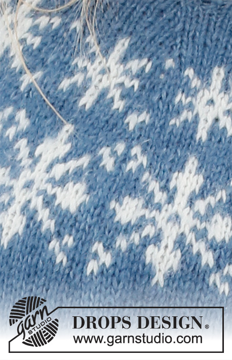 Merry Stars / DROPS 228-49 - Vánoční svetr / pulovr s kruhovým sedlem a norským vzorem s vločkami pletený shora dolů z příze DROPS Air. Velikost XS – XXL. Motiv: Vánoce.