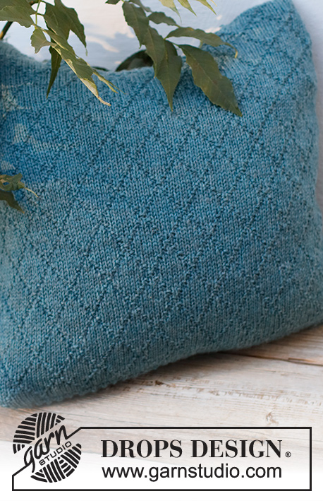 Deep Sea Diamond Pillow / DROPS 228-57 - Knitted cushion-cover in DROPS Karisma. The piece is worked with textured pattern.