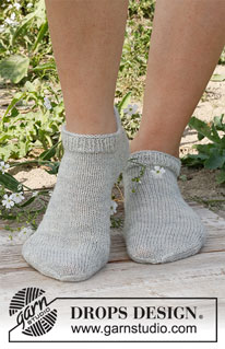 Sunny Sneaker / DROPS 229-21 - Ponožky / kotníkové ponožky pletené lícovým žerzejem z příze DROPS Fabel. Velikost 35 – 43.