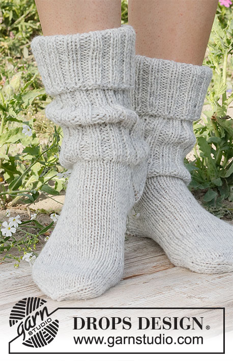 Hiking Helpers / DROPS 229-22 - Knitted socks with stocking stitch and rib in 2 strands DROPS Fabel. Size 35 - 43