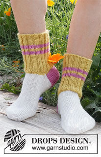 Folk Dancer / DROPS 229-26 - Ponožky s barevnými pruhy pletené lícovým žerzejem z příze DROPS Karisma. Velikost 35 – 43.