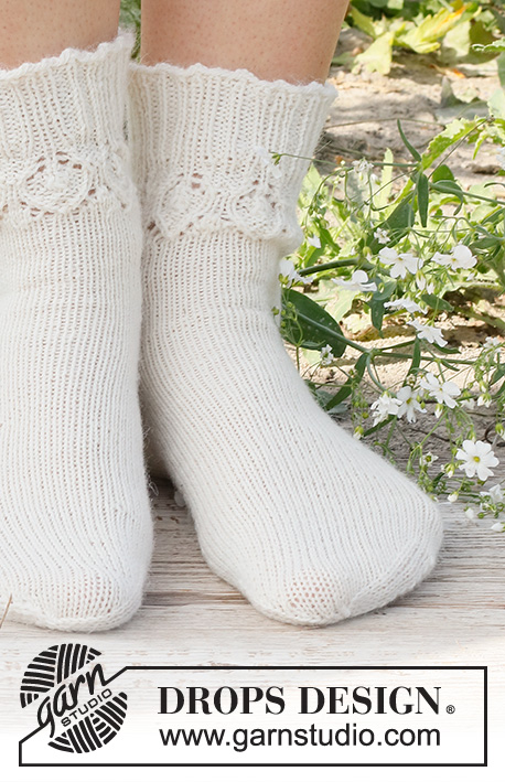 Meadow Mingle / DROPS 229-27 - Knitted socks in DROPS Fabel. Piece is knitted in stockinette stitch with picot edge and lace pattern. Size 35 to 43 = US 4 1/2 – 12 1/2.